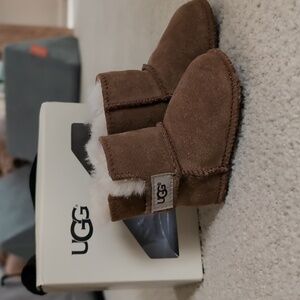 Like new Ugg Erin infant boots XS 0-6 months, Chestnut